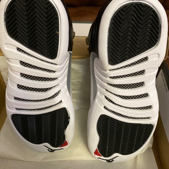 Nike Air Jordan 12’s Playoffs 2022 (GS) - Picture 5 of 8
